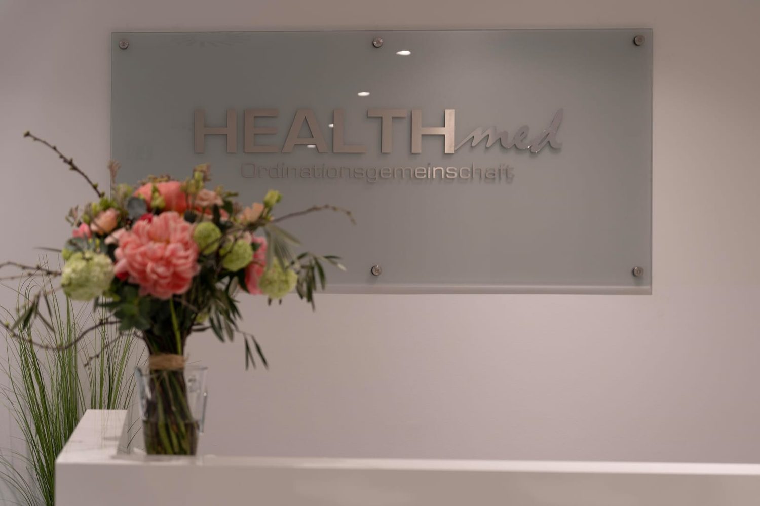 Empfang mit HEALTHMED Logo